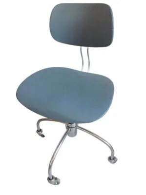 chaise pivotante en métal - style