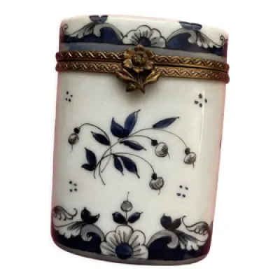 Pilulier en porcelaine - motif floral