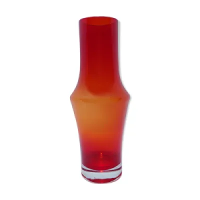 Vase en verre rouge orangé - tamara aladin riihimaki