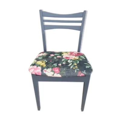 Chaise en bois bleue - fleuri