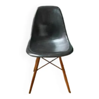 Chaise DSW Black de Charles - ray eames herman