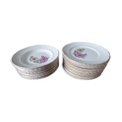 27 assiettes  motif fleurs - porcelaine