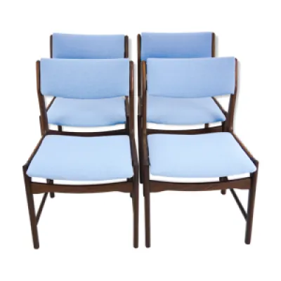 Un ensemble de 4 chaises - teck