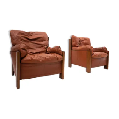 Paire de fauteuils en - milieu cuir