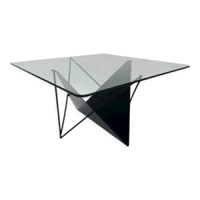 Table basse en fil d’acier - design