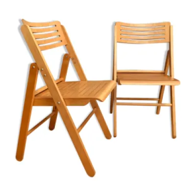 Une paire de chaises