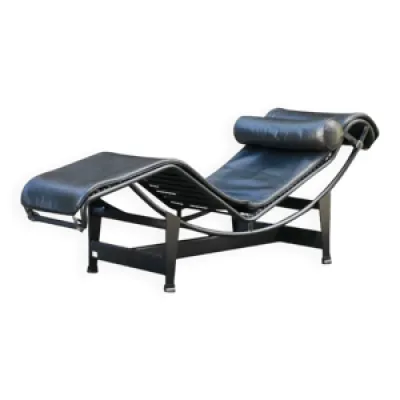 Chaise longue LC4 noire Perriand