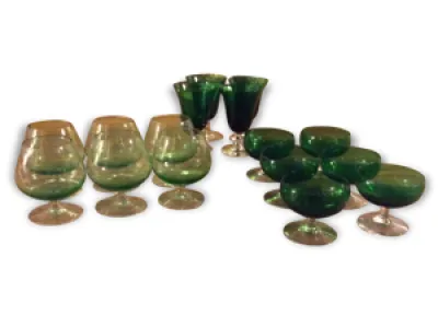 Collection de 16 verres - verts