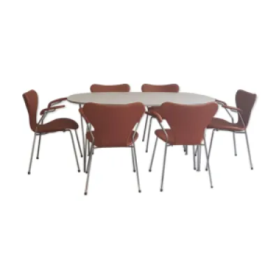 Table et chaises d'Arne - fritz hansen