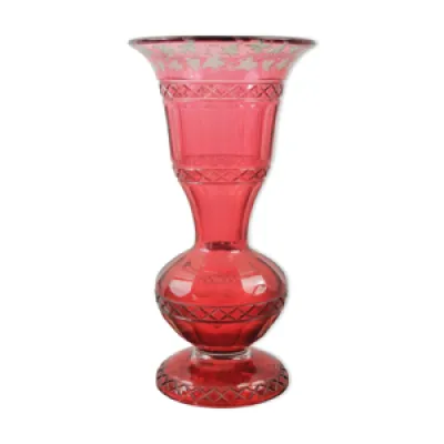 Vase en cristal rouge - feuilles