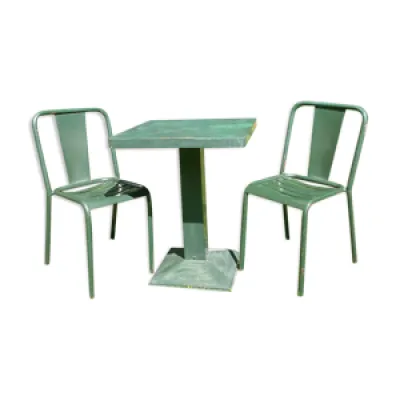 Ensemble Tolix, 2 chaises - une table