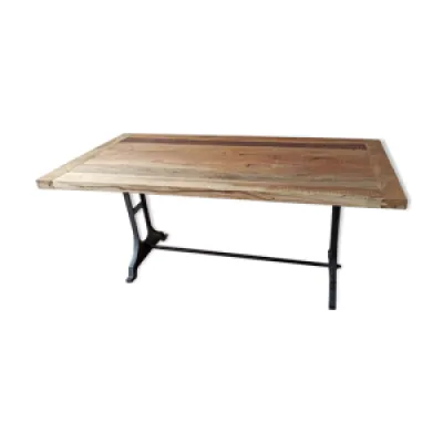 Table en bois avec pieds - fonte