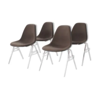 Set de 4 chaises latérales - eames