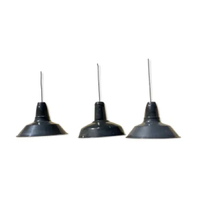 Trois suspensions industrielles - noire
