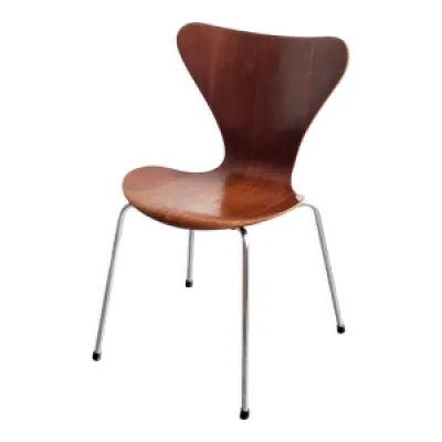 Chaise 3107 de Arne Jacobsen - ancienne
