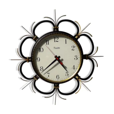 Horloge vintage vedette en fer