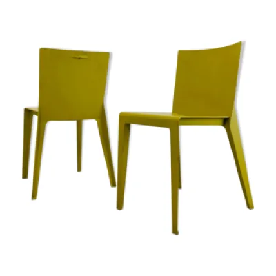 Deux chaises Alfa de couleur jaune