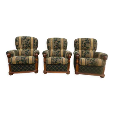 Trois fauteuils en bois - recouvert velours