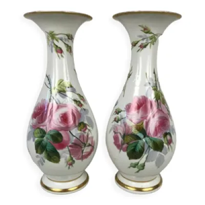 Paire de vases en porcelaine - fleurs