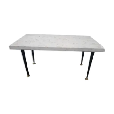 table basse en marbre - pieds laiton