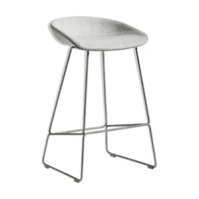 Tabouret haut about a - hay