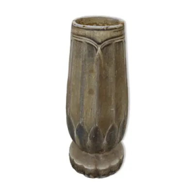 Ancien vase en fonte