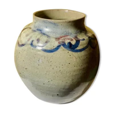 Vase pensu , en ceramique
