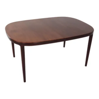 Table ovale, recouverte - placage