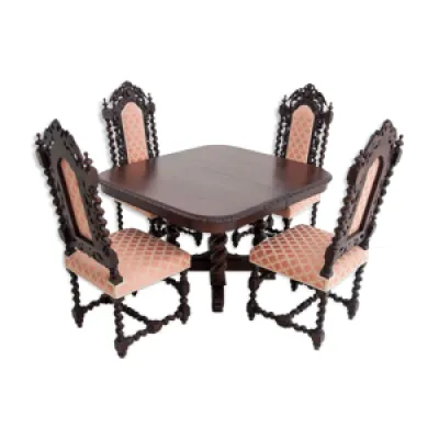Table avec quatre chaises, - vers 1900
