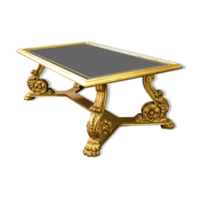 Table basse en bois doré - style