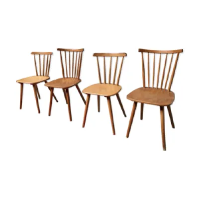 deux paires de chaises