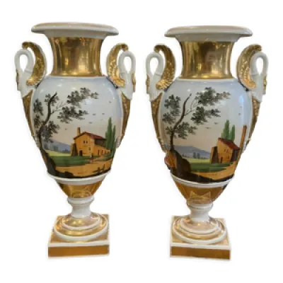Paire de vases balustres - porcelaine