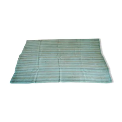 tapis bleu en chanvre