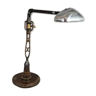 lampe industrielle orientable.
