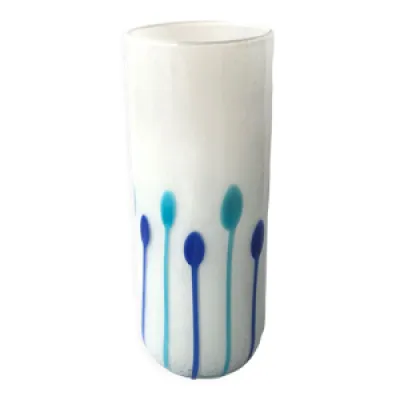 Vase en verre bleu et