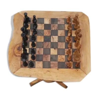 Table d'échecs rustique en bois