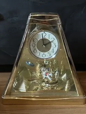 Horloge de table Seiko - rotatif