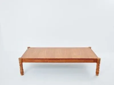 Grande table basse moderniste - colli
