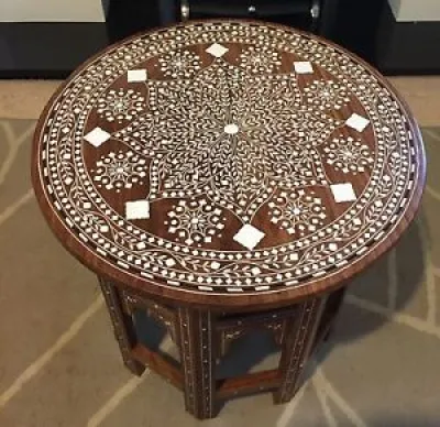 Table incrustée indienne