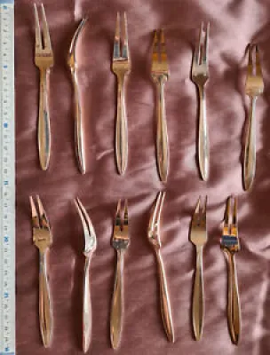 12 fourchettes à escargots - contour