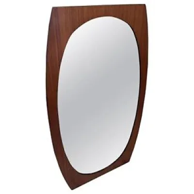 An Iconic 1970s Jaru - mirror