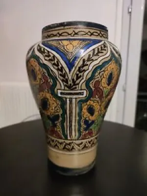 Vase en faience à décor