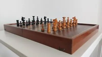 Magnificent Lardy chess - massive