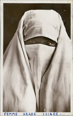 Maroc, Femme Arabe Voilée