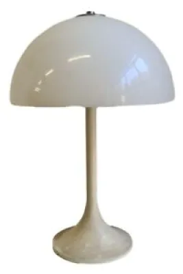 LAMPE DE TABLE. STYLE