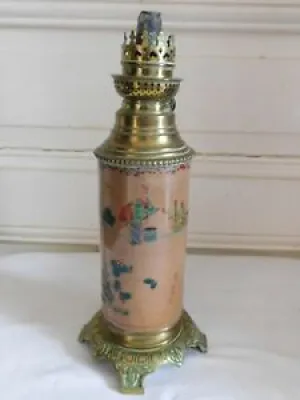 Ancienne lampe à pétrole - papillon