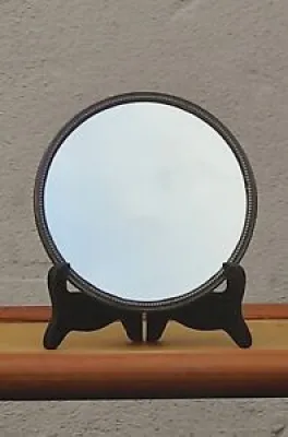 Miroir rond sur trépied