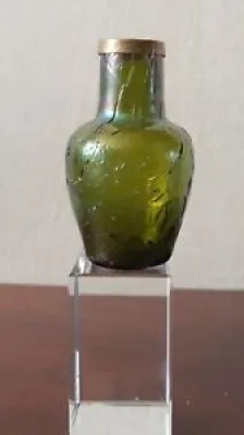 Vase en verre vert irisé - esprit
