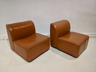 Pair of leather armchairs - camel