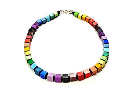 Bijou collier cubes multicolores